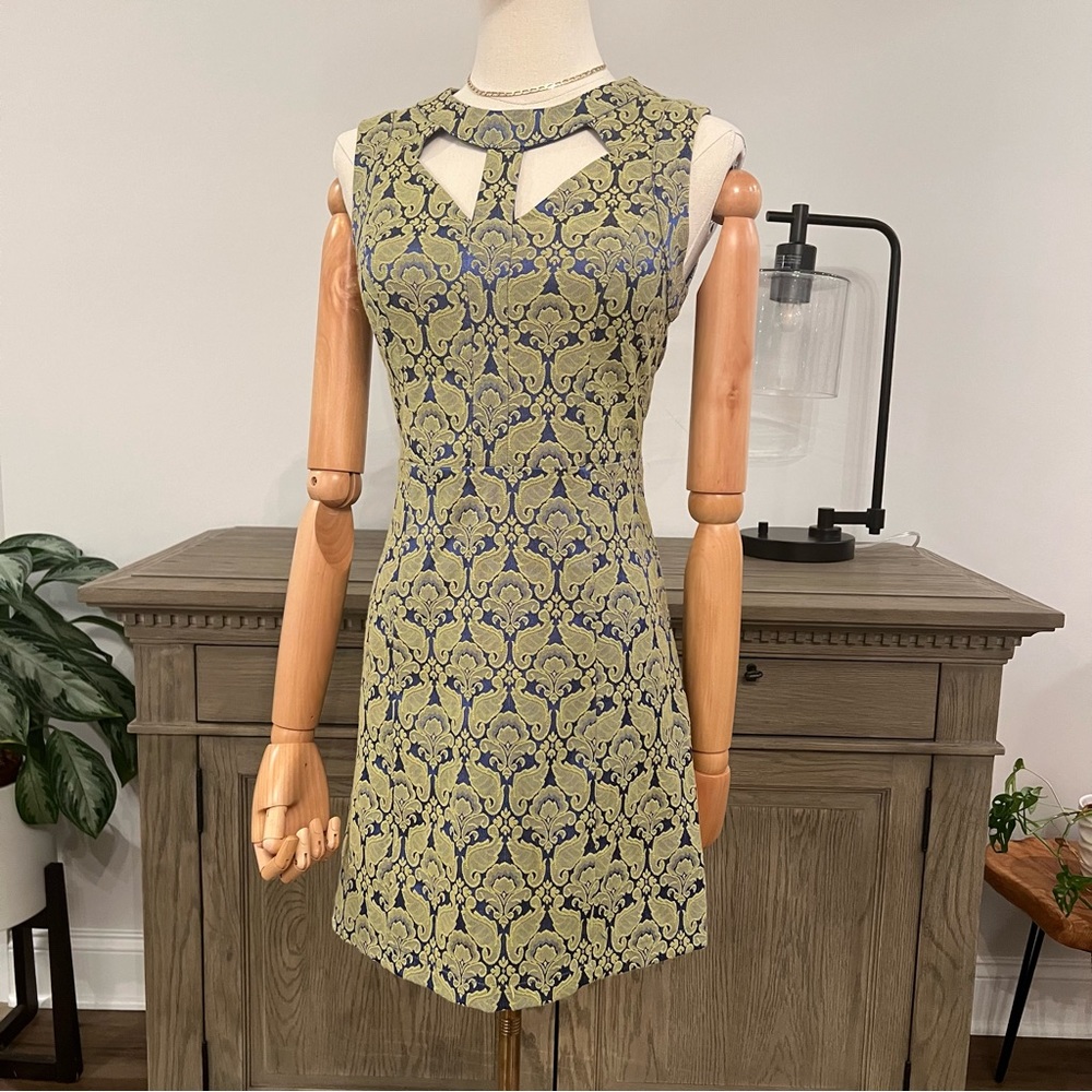 ASTR The Label Metallic Brocade Shift Dress